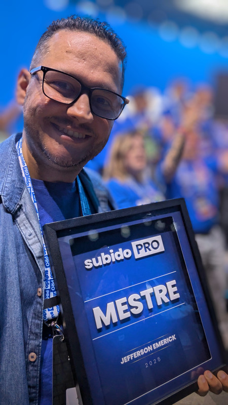 Jefferson Emerick com placa Mestre Subido Pro 2025
